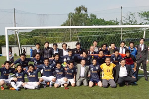 親善スポーツ大会のサッカーにおいて 神戸大学が念願の初優勝を遂げました。