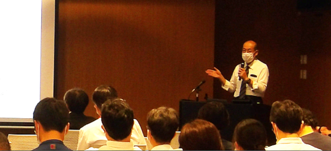 真田教授の講演の様子