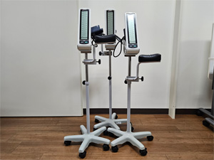 スタンド型血圧計