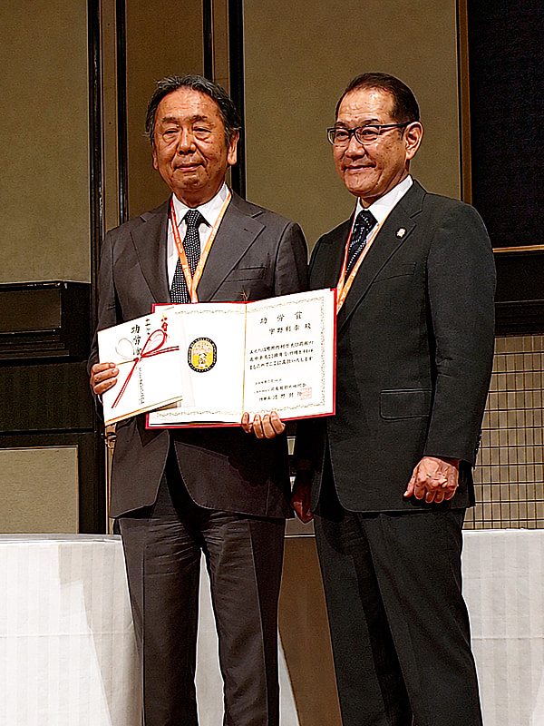 宇野耕吉先生、薩摩眞一先生が「日本整形外科学会功労賞」を受賞されました。